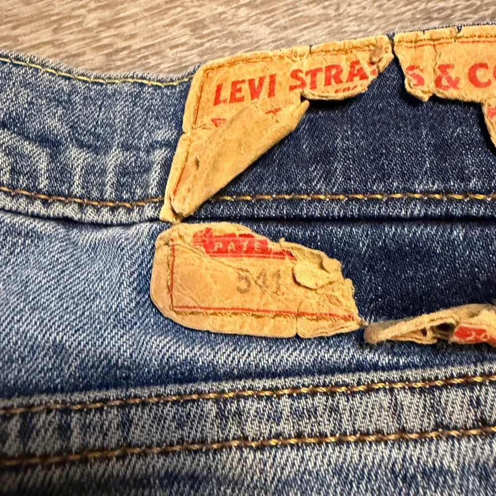 Levis 541 Athletic Taper Jeans Light Wash Blue Distressed Mens 34x34 Denim